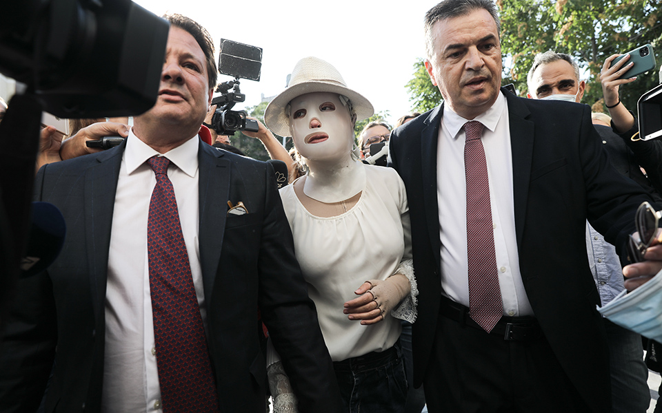 επίθεση-με-βιτριόλι-συνεχίζεται-σήμε-561518179