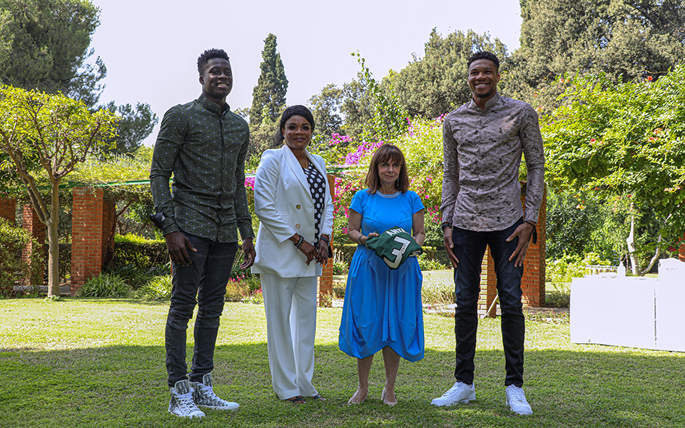 Σακελλαροπούλου σε Αντετοκούνμπο: Είστε πρότυπα για όλα τα παιδιά-2