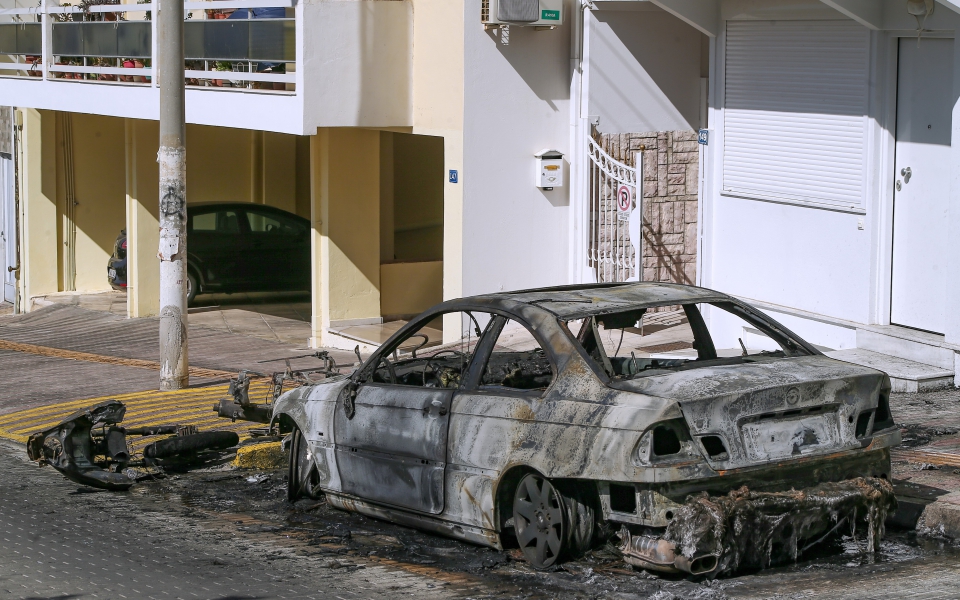 ηλιούπολη-πυρπόλησαν-το-αυτοκίνητο-τ-561505621