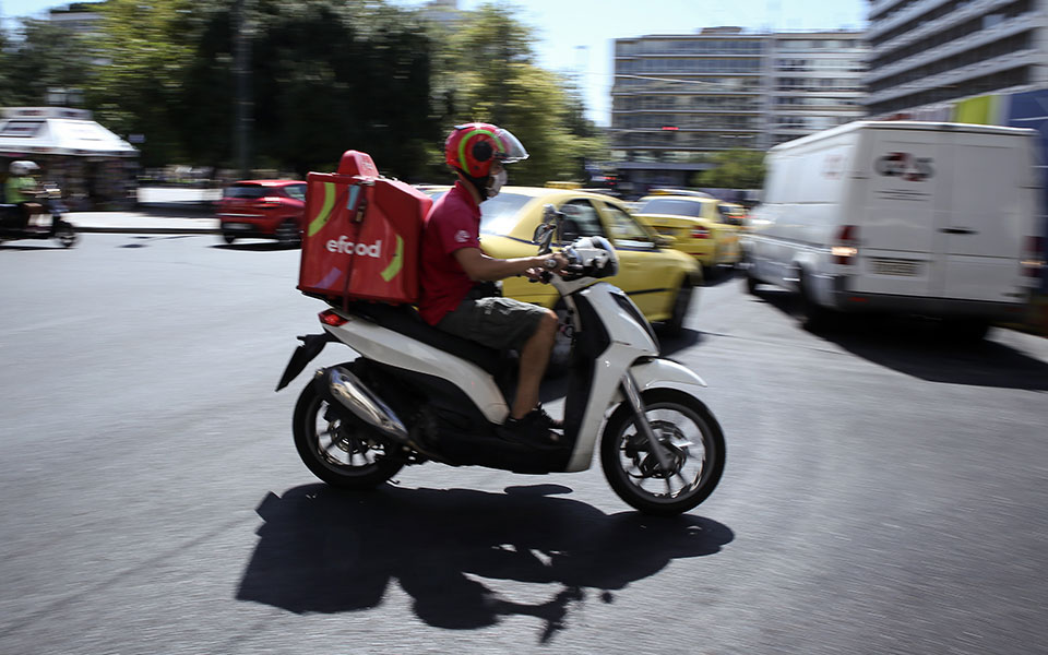 efood-μετατρέπει-2-016-συμβάσεις-σε-αορίστου-χ-561510229