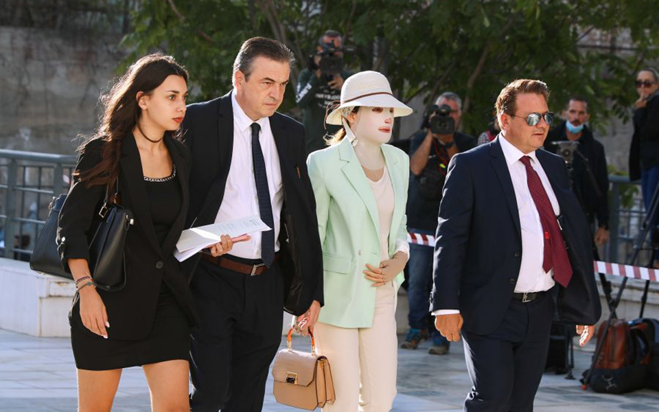 επίθεση-με-βιτριόλι-καιγόμουν-φώναζ-561518524