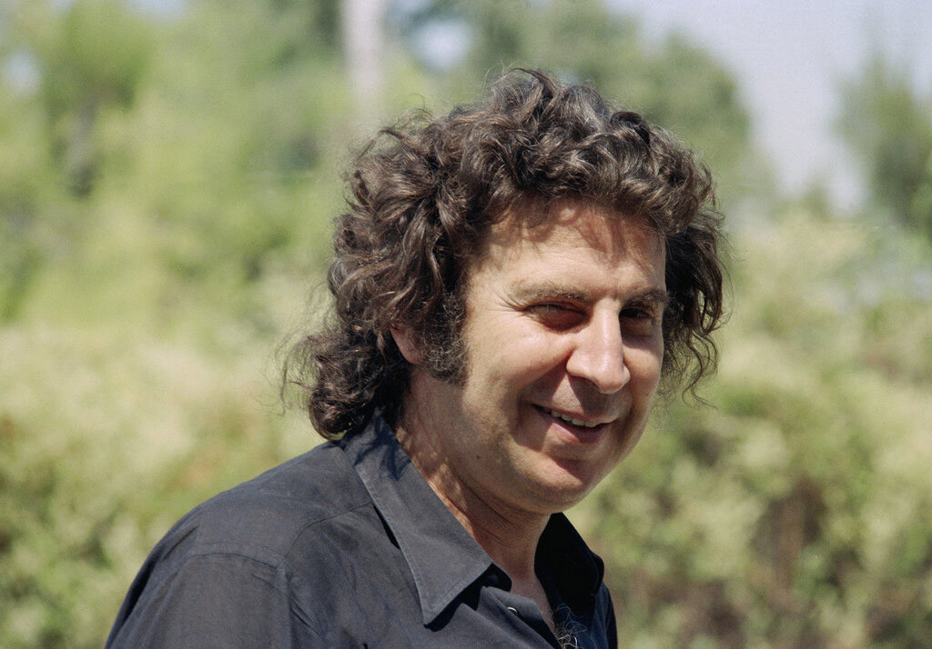 μίκης-θεοδωράκης-στους-δρόμους-του-α-561483112