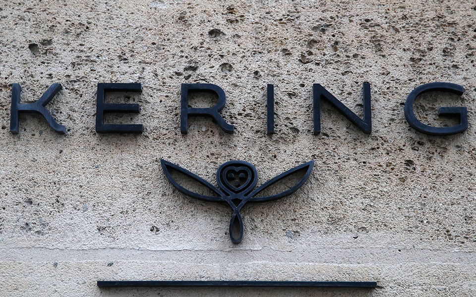 οι-οίκοι-saint-laurent-και-brioni-γυρίζουν-την-πλάτη-στ-561511249