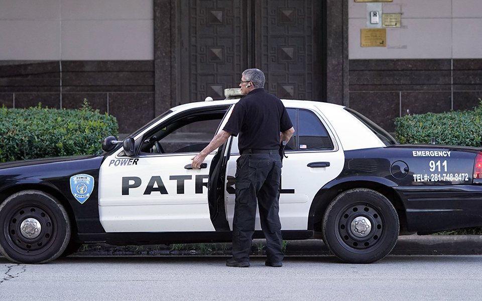 ηπα-πέντε-τραυματίες-από-πυροβολισμο-561507406