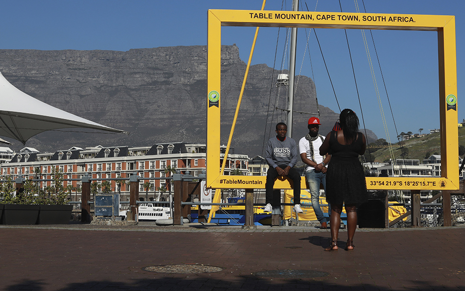 Κορωνοϊός: Νέο μοντέλο «συμβίωσης» με τον ιό – Το παράδειγμα 5 χωρών-7