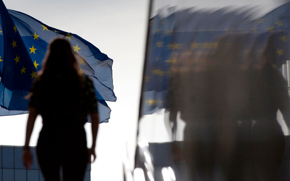 αξιωματούχοι-ε-ε-να-δημιουργηθεί-ευρω-561483733