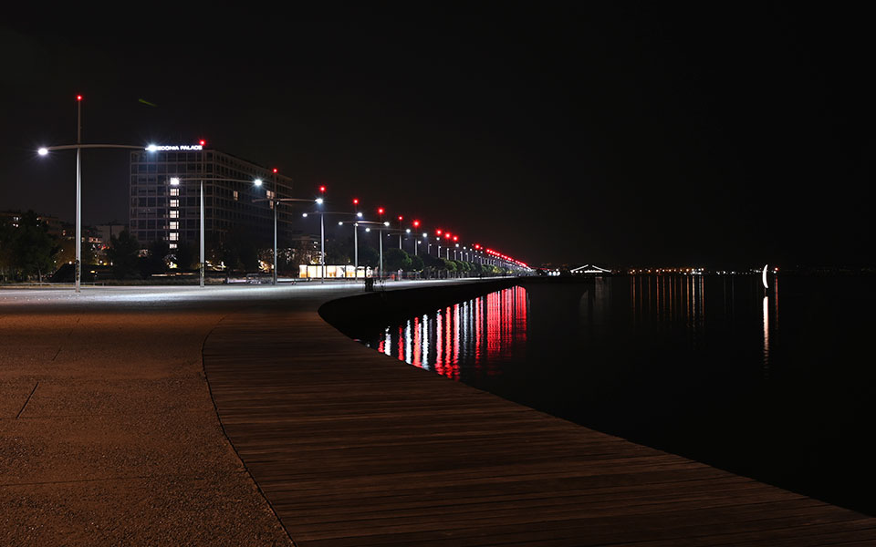 κορωνοϊός-στο-κόκκινο-του-επιδημιο-561518071