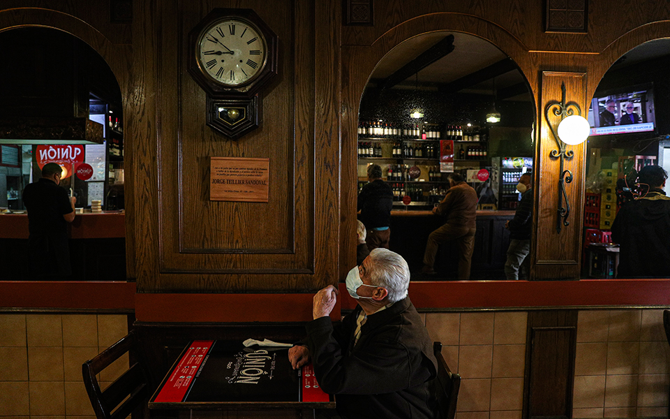 Bloomberg για πανδημία: Tι να περιμένουμε τους επόμενους έξι μήνες-3