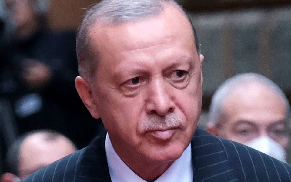 χαμηλές-πτήσεις-για-άγκυρα-561497557