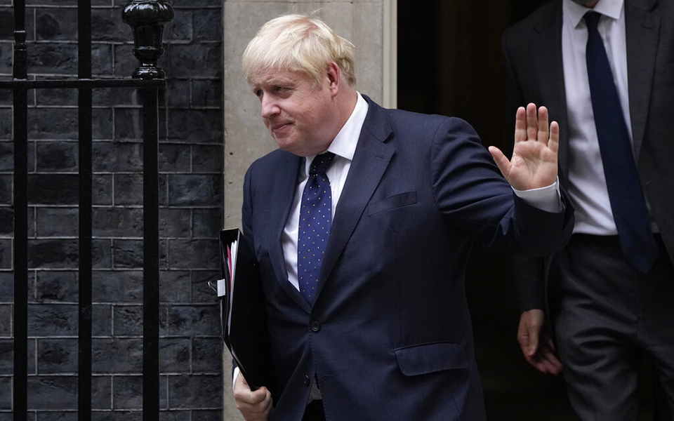 κορωνοϊός-βρετανία-θωράκιση-του-συ-561488557