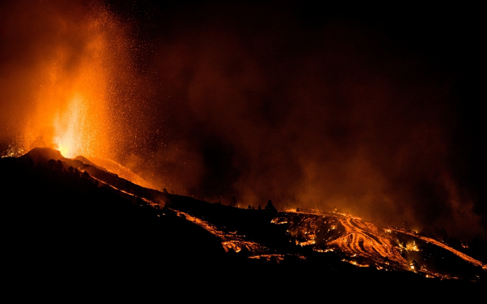 έκρηξη-ηφαιστείου-πάνω-από-160-σπίτια-έχ-561506725