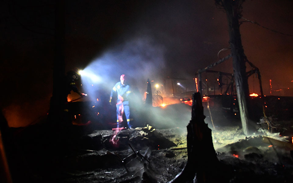 σάμος-φωτιά-στο-κυτ-στο-βαθύ-561504928