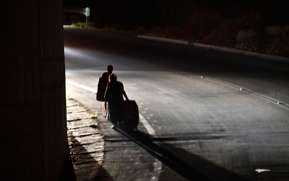 Σάμος: Φωτιά στο ΚΥΤ στο Βαθύ -3