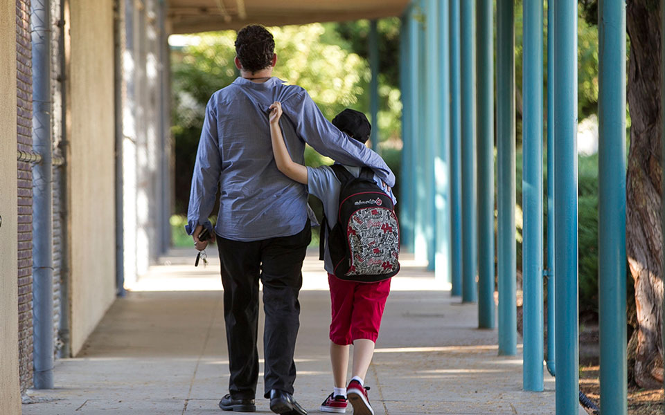 μια-μητέρα-μας-ενημερώνει-για-τον-αυτι-561508030