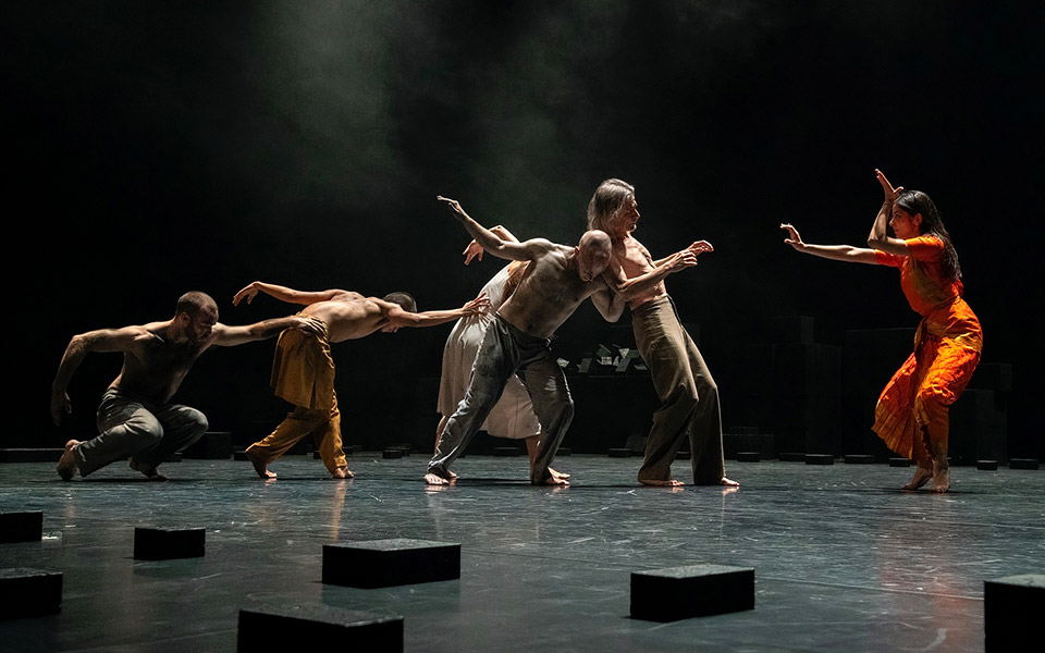 outwitting-the-devil-ξορκίζοντας-το-κακό-akram-khan-company-561484786