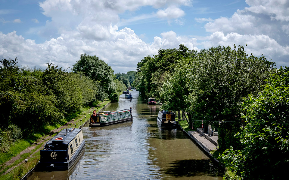 η-ζωή-στο-πλωτό-τους-σπίτι-561502804