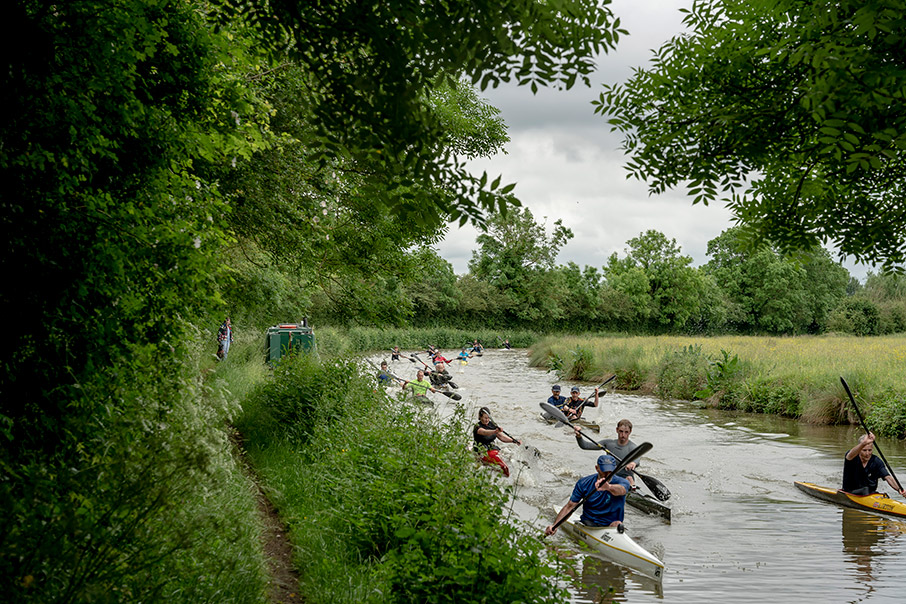 Η ζωή στο πλωτό τους σπίτι-3