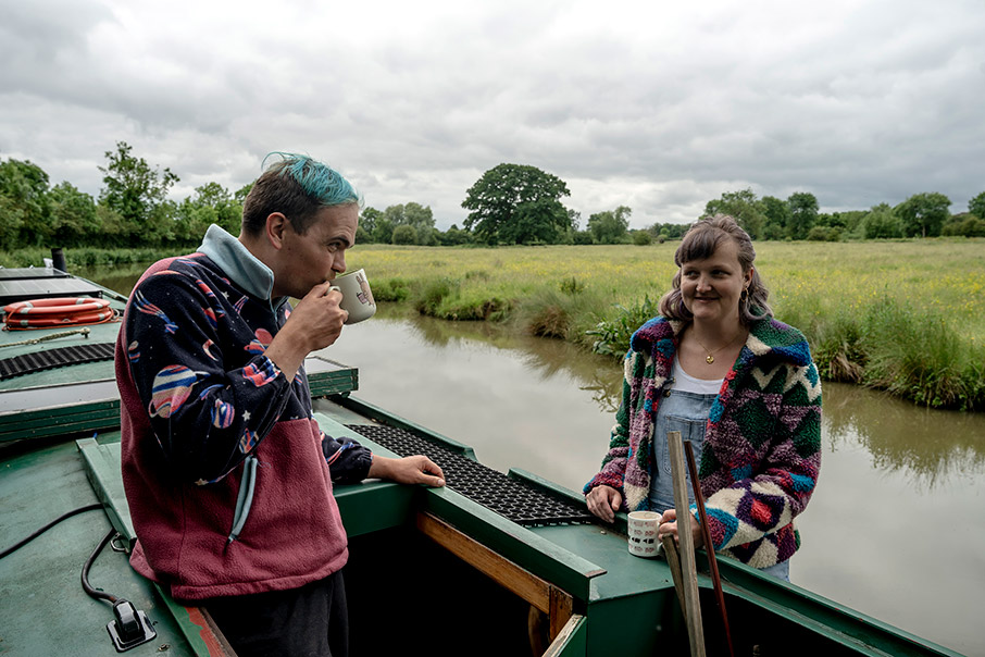 Η ζωή στο πλωτό τους σπίτι-1