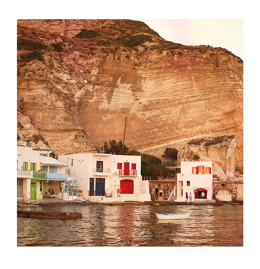 Μήλος: Η ώρα του εξοχικού-2