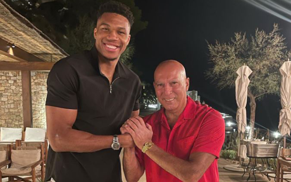 όταν-ο-γιάννης-αντετοκούνμπο-συνάντη-561496315