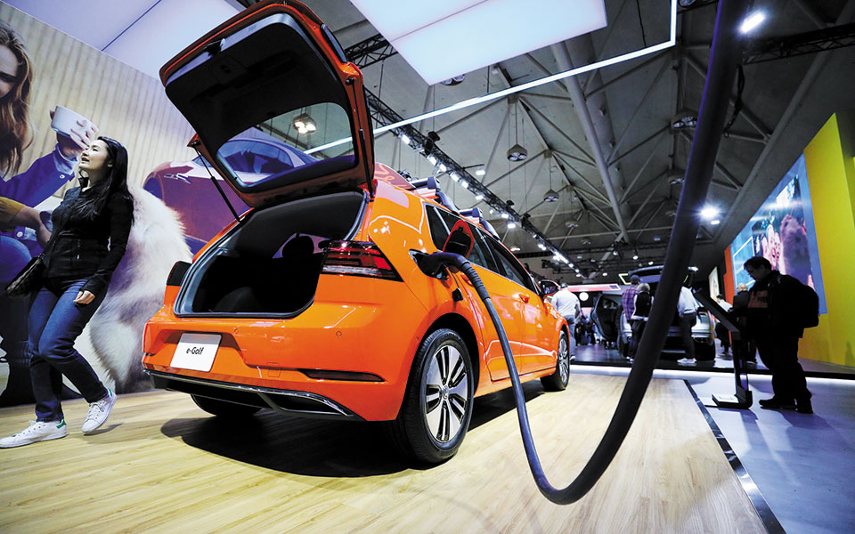 έλλειψη-σταθμών-φόρτισης-ηλεκτρικών-561483676