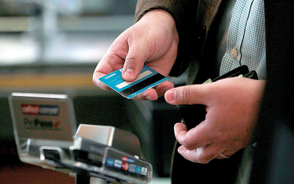 χαμηλά-η-ελλάδα-σε-ηλεκτρονικές-συναλ-561486040