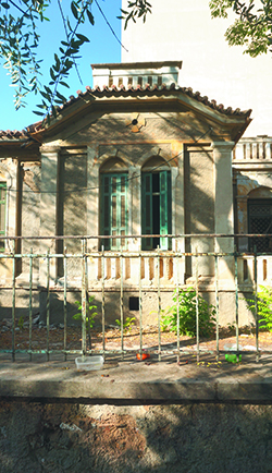 Στις Τζιτζιφιές, με μόνο «το γόητρο της παλαιότητάς του»-1