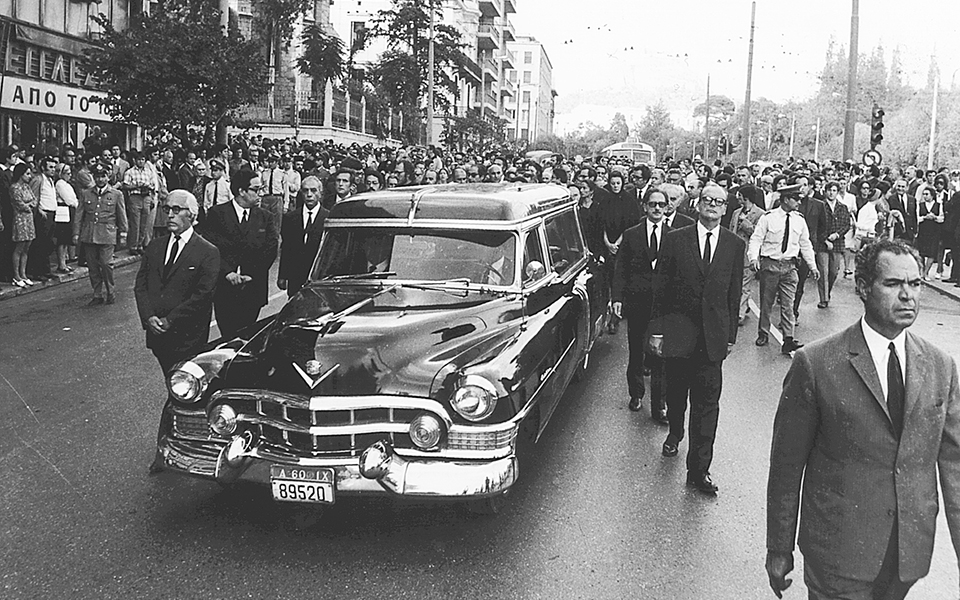 η-εκτροπή-της-αρνησης-μια-ανάγνωσ-561485674