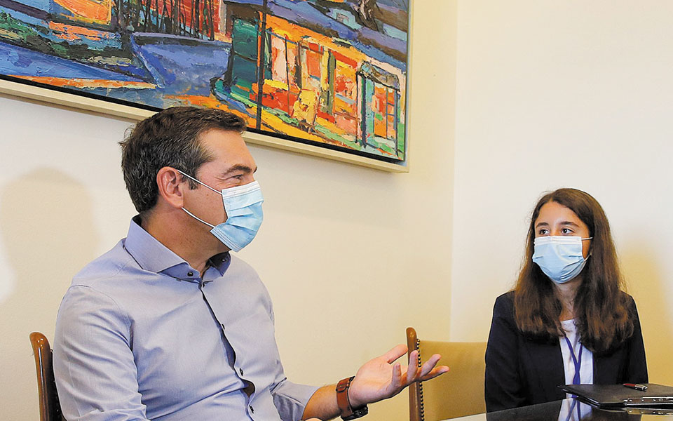 κριτική-συριζα-με-σημαία-την-ελάχισ-561482938