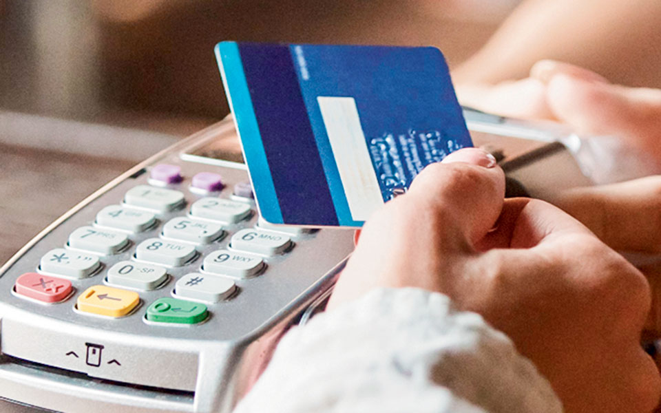 επιστροφή-τουριστών-έκρηξη-στις-κάρτ-561485140