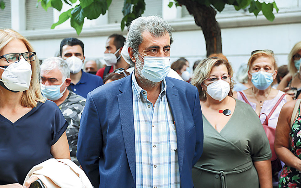 Άμεση επιστροφή υγειονομικών με την α’ δόση – Σημάδια σταθεροποίησης της πανδημίας-1