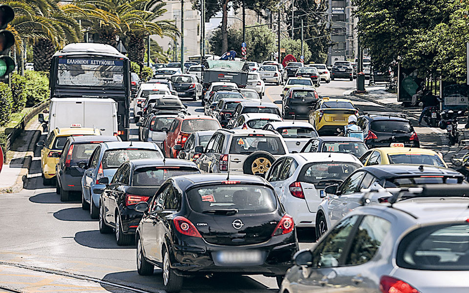 400-διαδηλωτές-παρέλυσαν-το-κέντρο-της-α-561484444