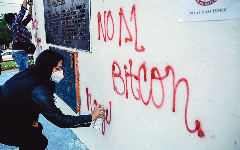 εξωφρενικά-σπάταλο-το-bitcoin-561486169