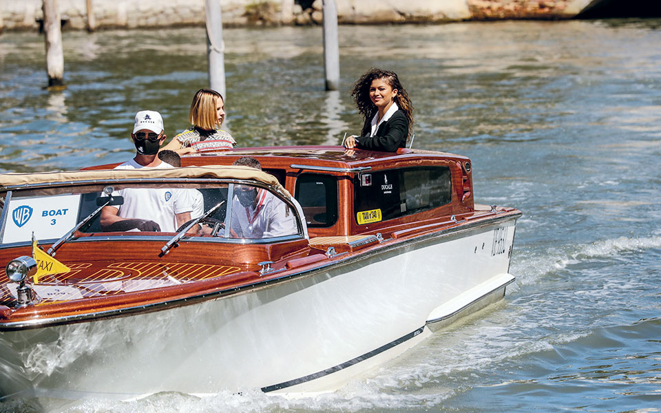 η-μόστρα-δίνει-πάλι-λάμψη-στη-βενετία-561486463