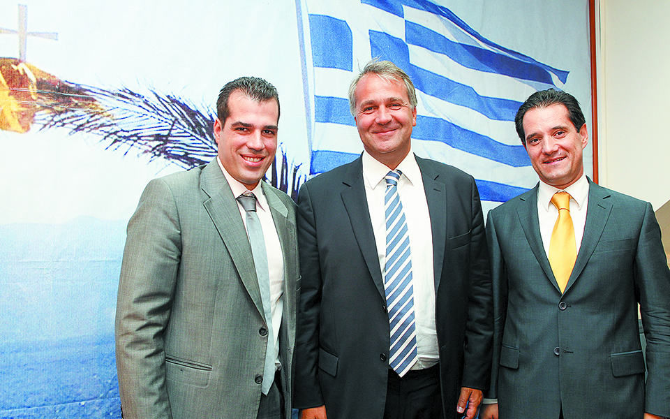 η-διαδρομή-των-τριών-προς-τα-υπουργικά-561486634