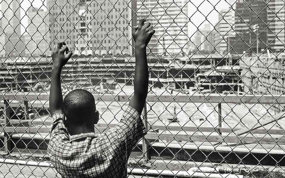 eπώδυνη-ενηλικίωση-561494779