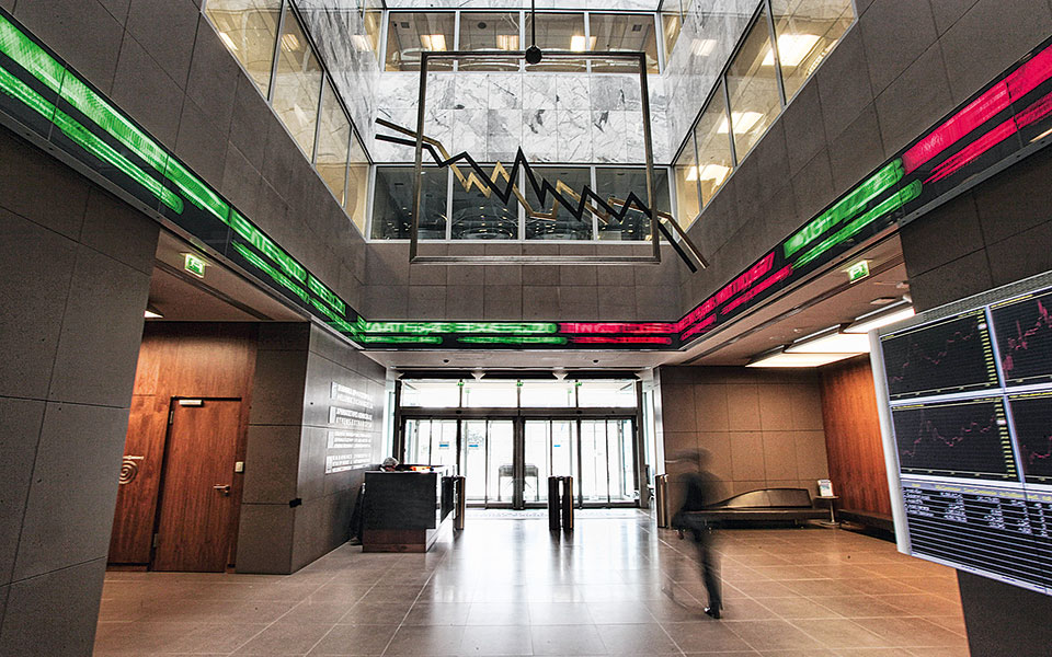 χρηματιστήριο-απώλειες-069-και-επενδυτ-561490192