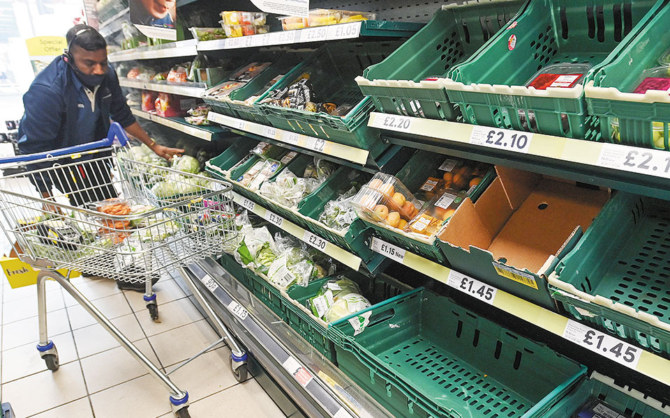 άδεια-ράφια-και-ελλείψεις-προϊόντων-σ-561491923