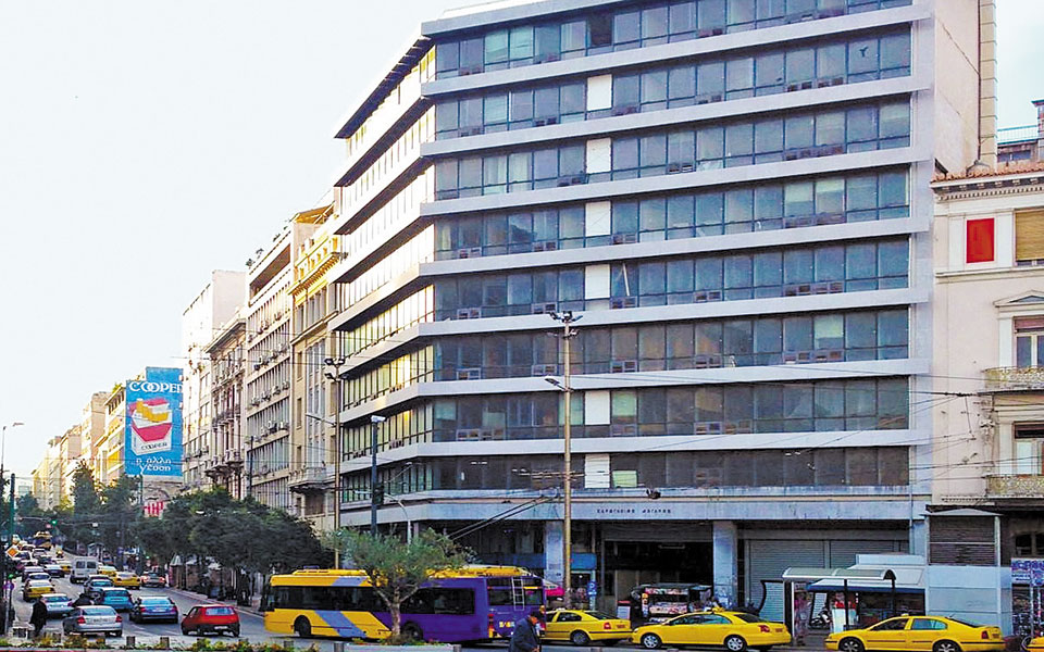 από-ασφαλιστικά-ταμεία-πολυτελή-ξενο-561492079