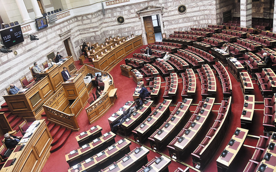 στα-ύψη-η-κόντρα-για-τα-πλαστά-πιστοποι-561491776