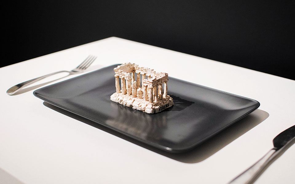 στον-πυρήνα-συμβόλων-ερειπίων-και-μνή-561494029