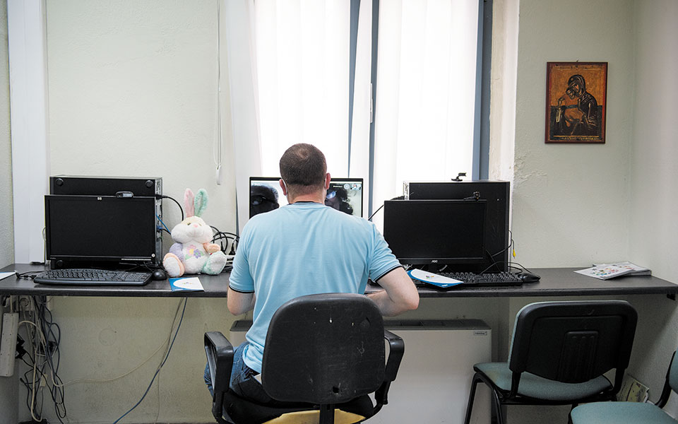 η-βιντεοκλήση-μάς-ανοίγει-παράθυρο-σ-561495928