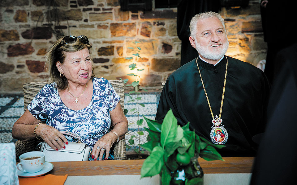 στην-πατρώα-γη-της-χίου-έκανε-περιοδεί-561494128