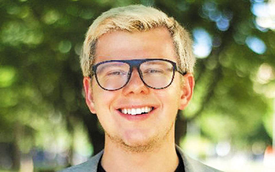 η-παράξενη-ιστορία-του-smartphone-για-συντηρητ-561495922