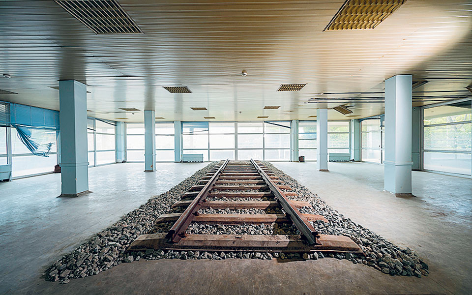 μια-εικαστική-έκθεση-στο-δαφνί-διερευ-561495352