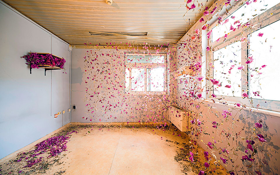 Μια εικαστική έκθεση στο Δαφνί διερευνά τα λεπτά όρια του «μέσα» και του «έξω»-2