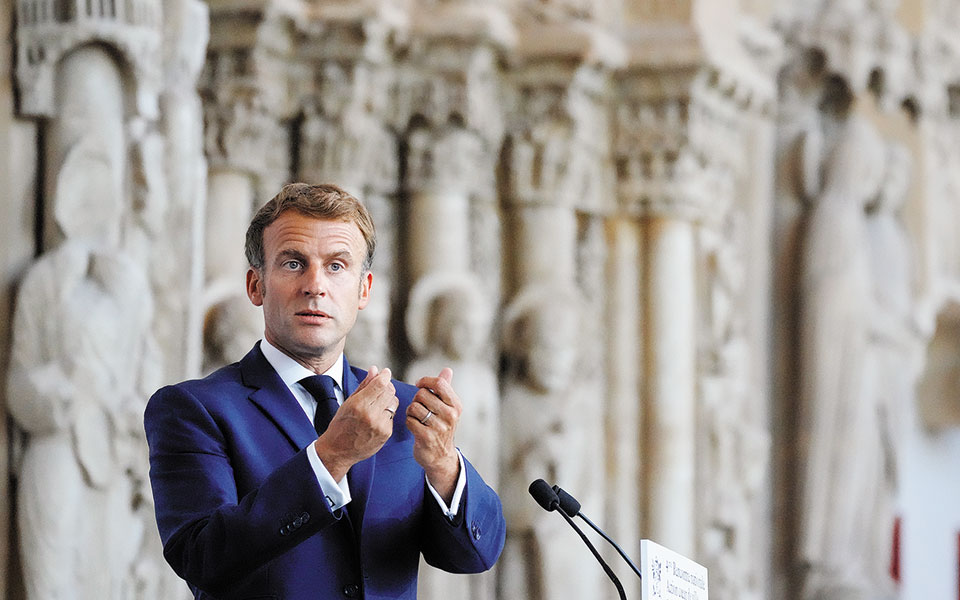 η-πολυδιάσπαση-στον-χώρο-της-δεξιάς-ευ-561495976