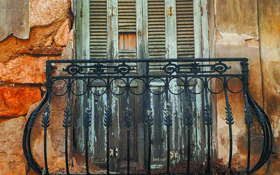 οι-αστικοί-βωμοί-ολόγυρα-στον-σταθμό-λ-561502972