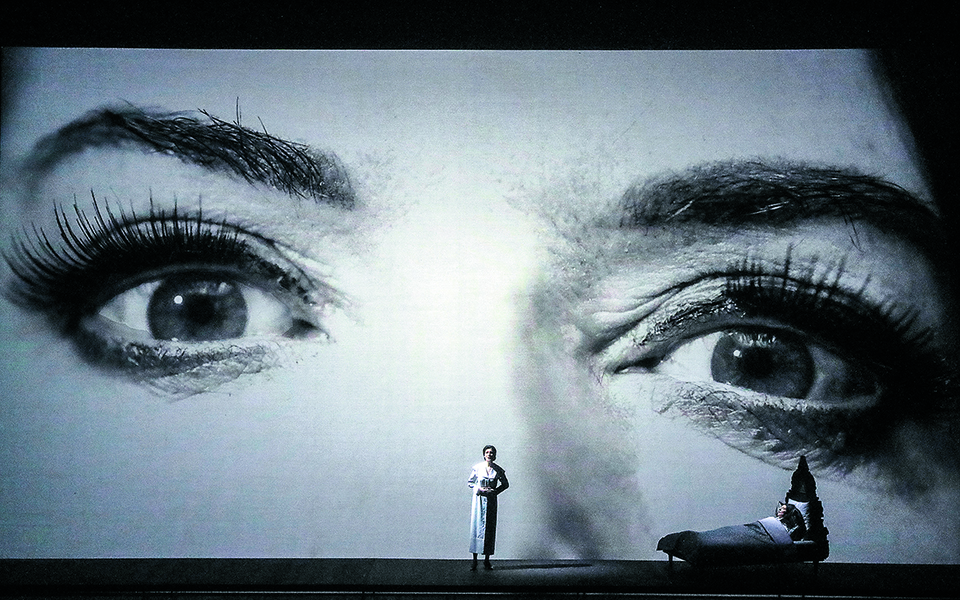 η-ραγισμένη-καρδιά-μιας-ντίβας-561502900