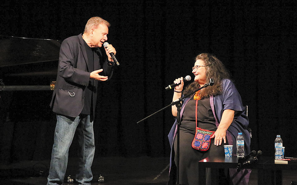 ακούγοντας-ξανά-τα-τραγούδια-του-μίκη-561500983